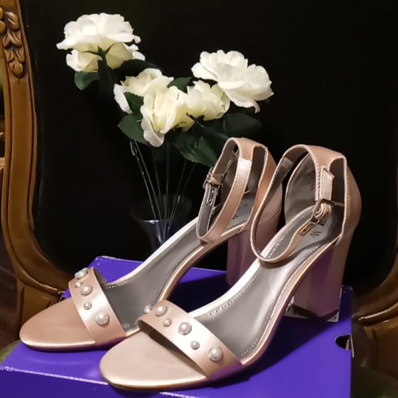 Shoes - Picture 2 of 6